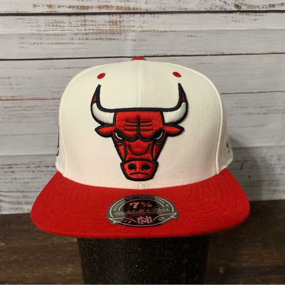 Chicago Bulls Mitchell & Ness Embroidered Fitted 7 5/8 Hat Cap - Picture 12 of 12